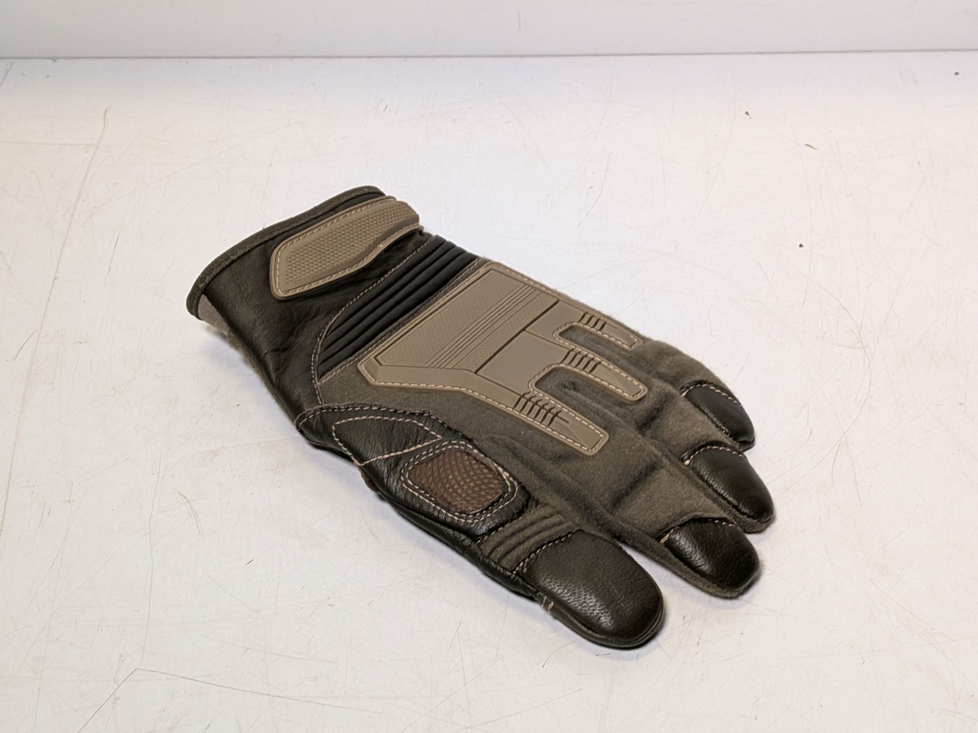 80x British Forces unpaired gloves - mixed styles - mixed sizes - Image 4 of 13