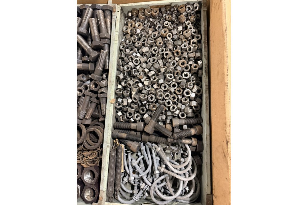 Workshop consumables in metal storage trays - heavy duty bolts, nuts, washers, studs - approx 915kg - Image 16 of 17
