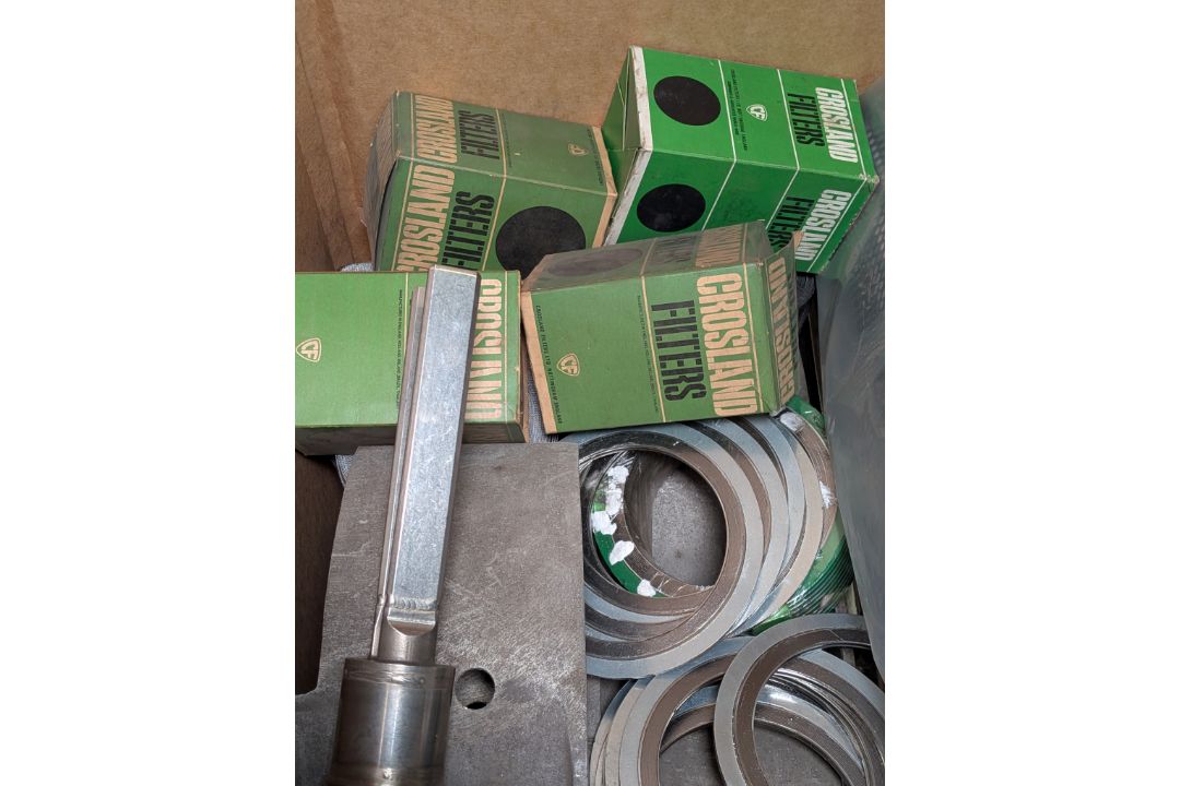 Workshop consumables in metal storage trays - heavy duty bolts, rubber seals, filters - approx 382kg - Image 4 of 11