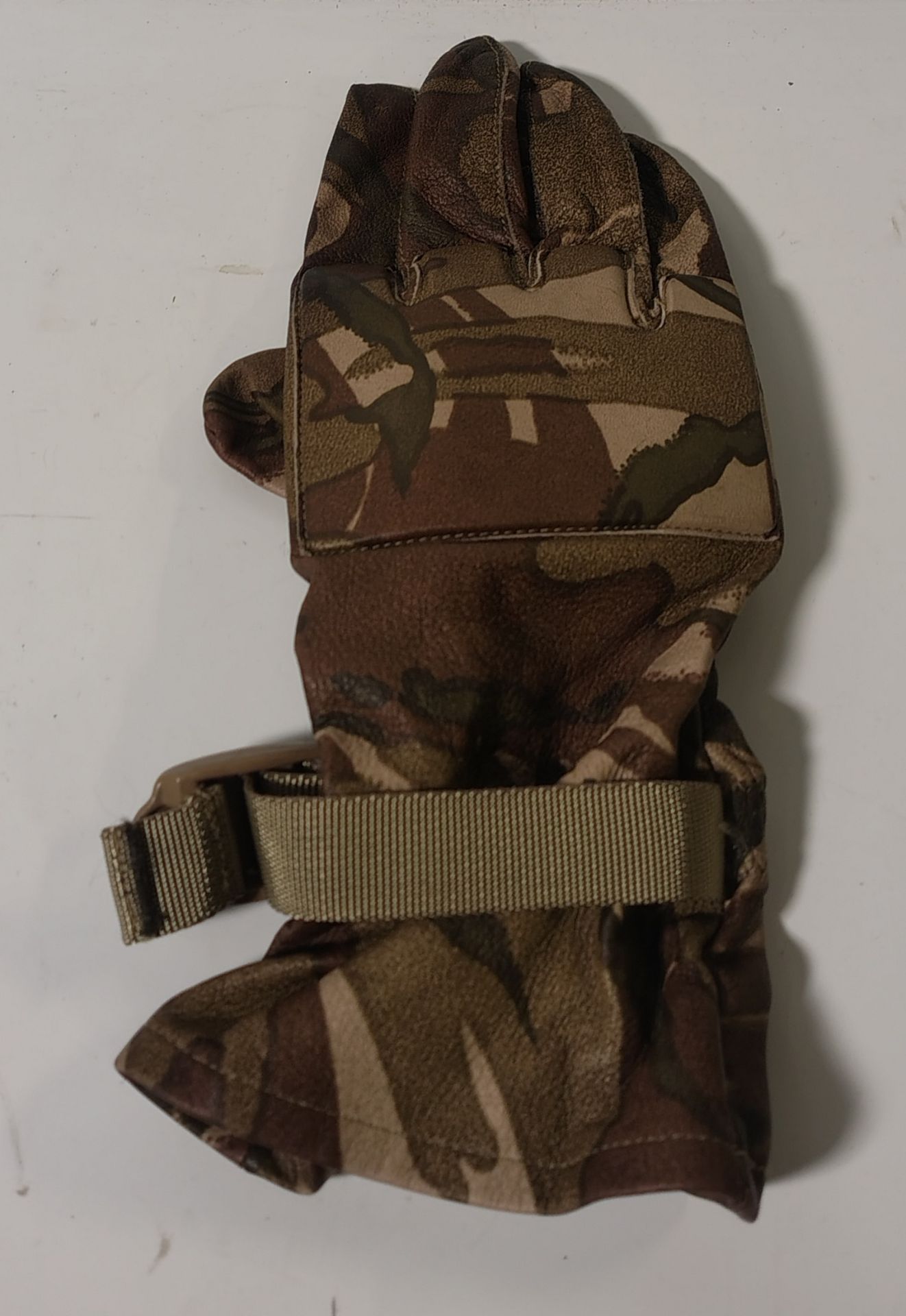 140x British Forces unpaired gloves - mixed styles - mixed sizes - Image 2 of 16
