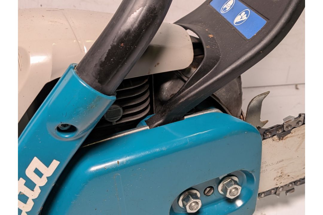 Makita DCS5000 professional 50cc petrol chainsaw with accessories in carry case - Image 10 of 14