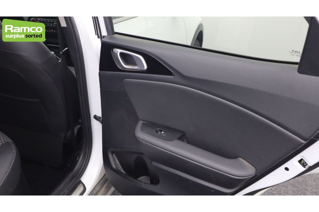 2022 KIA XCEED 3 PHEV S-A 1.6L Petrol Hybrid - full details in the description - Image 27 of 57