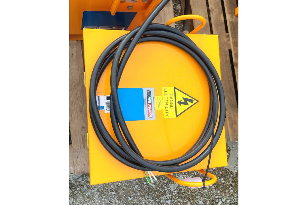 BLAKLEY TA/P/1/10/S6 240V-110V 10kVA Transformer - Image 5 of 6