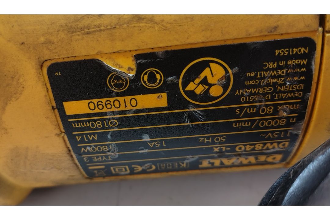 4x DEWALT DW840 110V 7" Angle Grinders & 2x MAKITA GA5021C 110V 5" Angle Grinders - Image 3 of 10