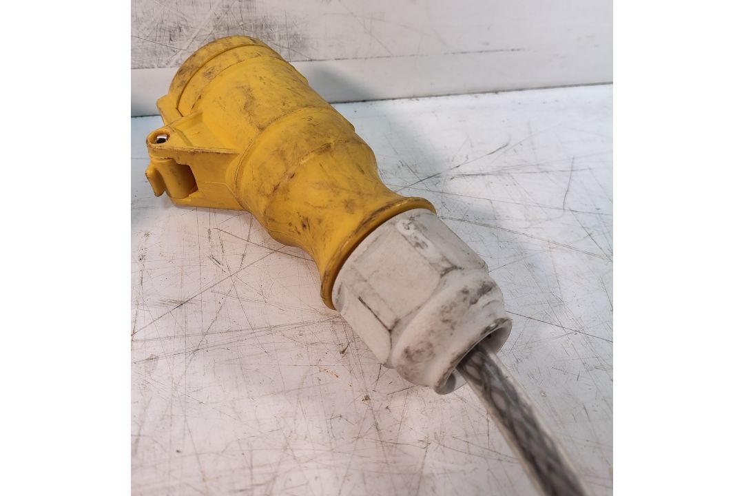3x SES STAHL/Ceeform 110V 16A Stahl/Ceeform Cross Overs - Image 3 of 5