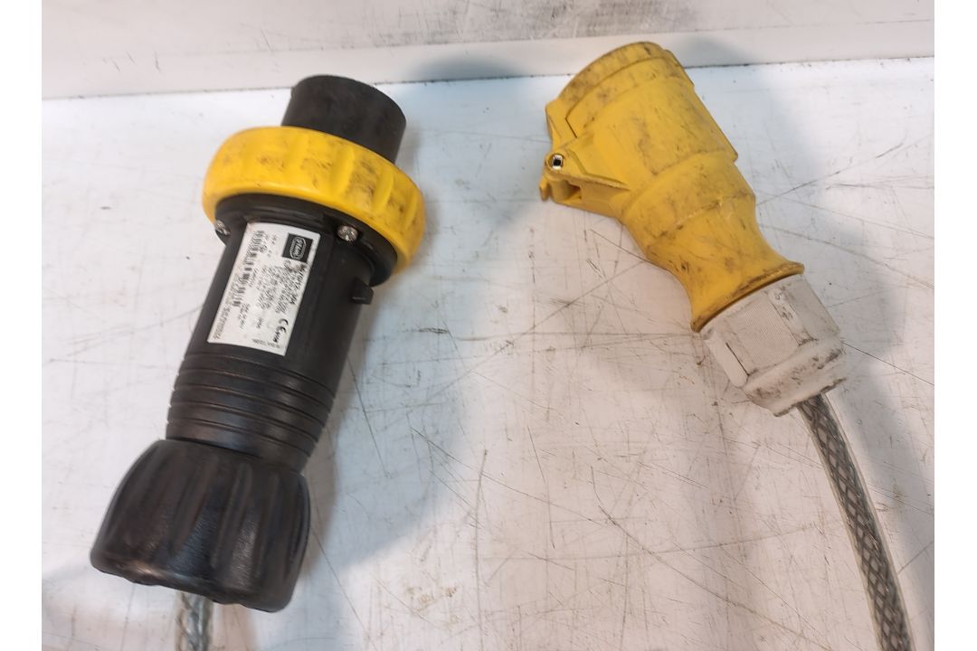 3x SES STAHL/Ceeform 110V 16A Stahl/Ceeform Cross Overs - Image 5 of 5