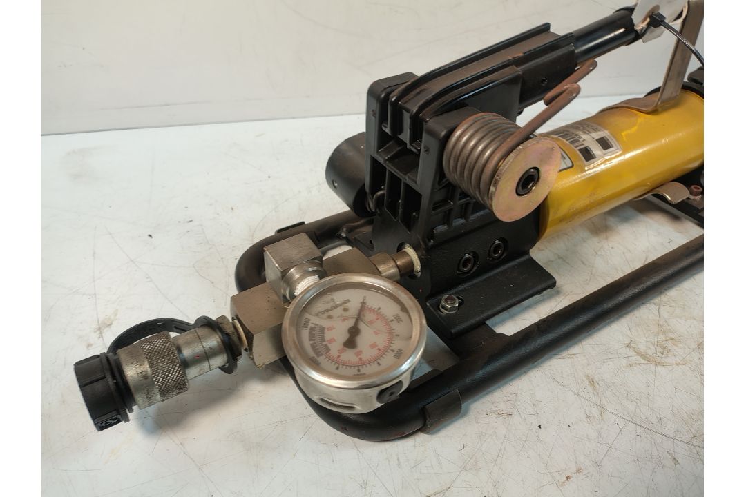2x Enerpac P-392FP 700bar Two Speed Lightweight Foot Pumps - Image 2 of 9