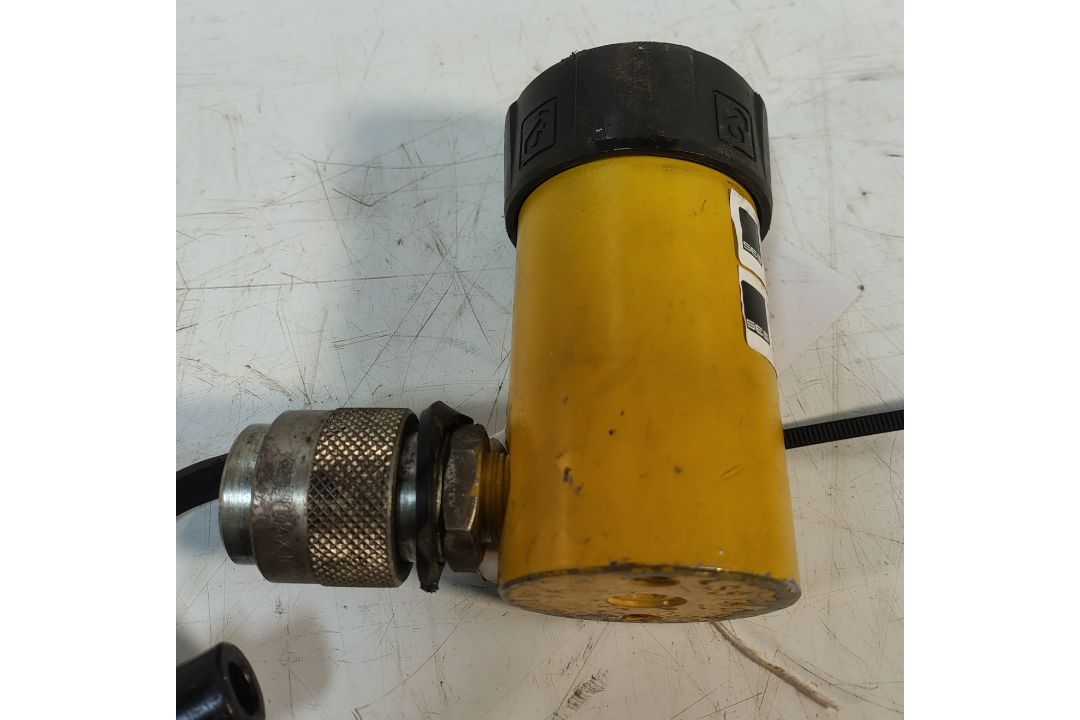 Enerpac RC-102 10t 121mm-175mm & Enerpac RC-106 10t 247mm-403mm Single Acting Cylinders - Image 2 of 3