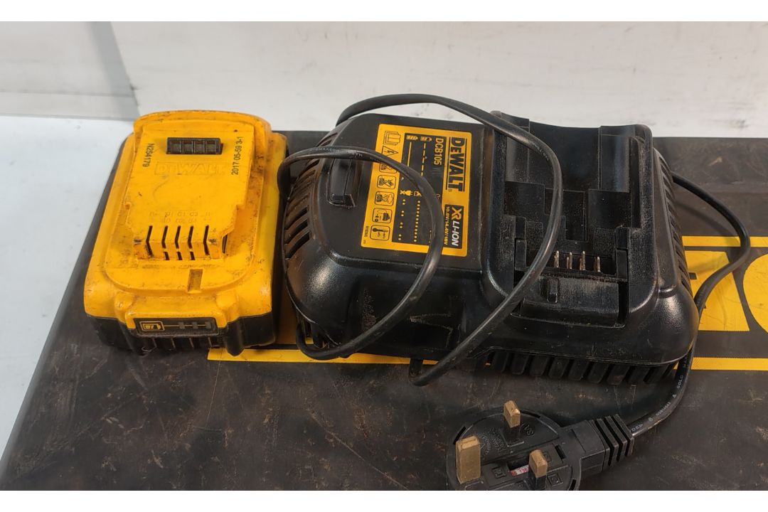 DEWALT DCD985M2 18V Battery Drill c/w 2 Batteries and Charger & BOSCH GBM23-2E 110V Rotary Drill - Image 9 of 11