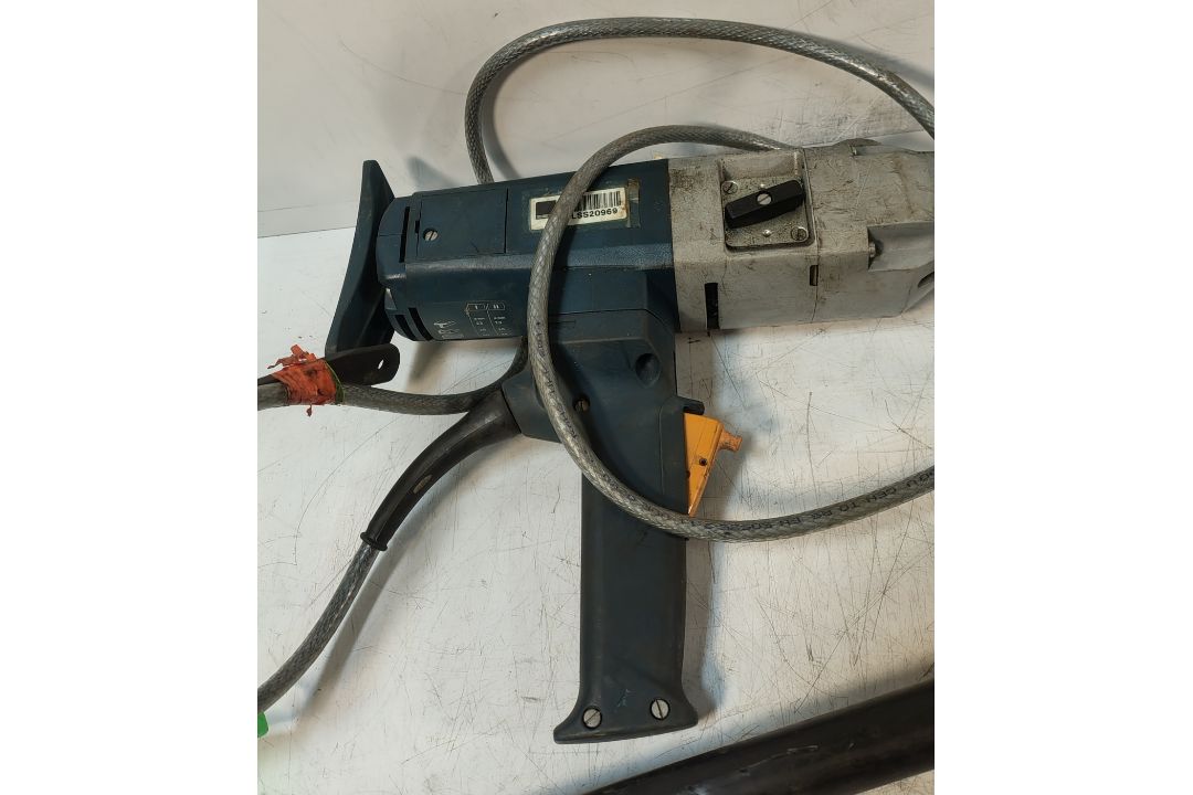 DEWALT DCD985M2 18V Battery Drill c/w 2 Batteries and Charger & BOSCH GBM23-2E 110V Rotary Drill - Image 4 of 11