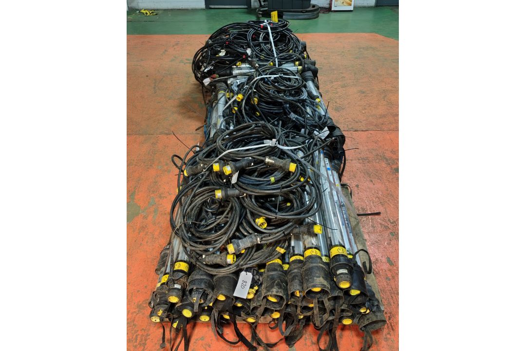 81x 110V EX. Fluorescent Emergency Work Lights - Image 1 of 14
