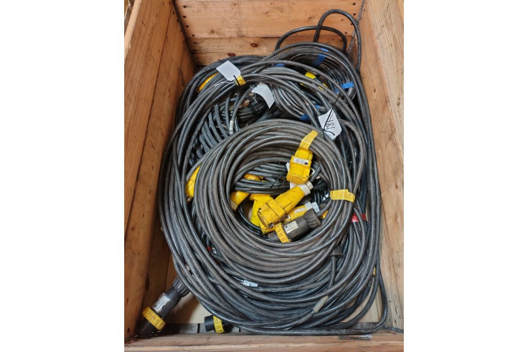 10x SES HOFR/STAHL 110V 16A STAHL EX. Extension Cables - Image 1 of 5