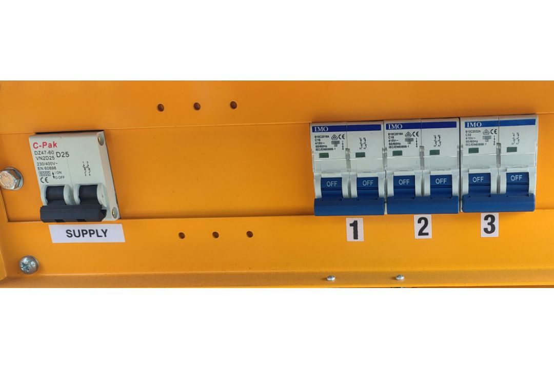 BLAKLEY TA/P/1/5/S5 230V-110V 5kVA Transformer - Image 3 of 7