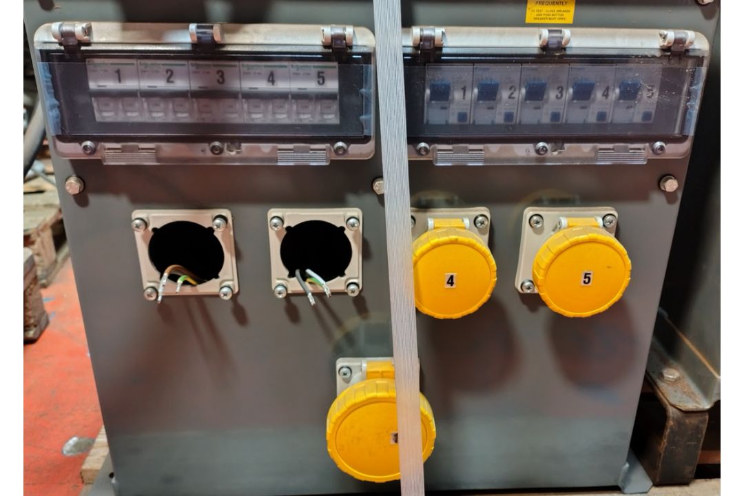 BLAKLEY STH/5/415-110/C5-S5/IP55 - 230V - 110V 5KVA Transformer - missing 110v outputs - Image 2 of 4