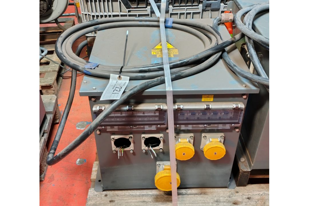 BLAKLEY STH/5/415-110/C5-S5/IP55 - 230V - 110V 5KVA Transformer - missing 110v outputs - Image 1 of 4