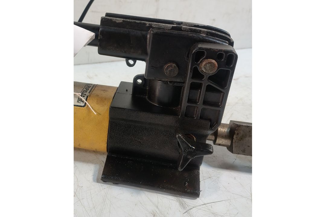 3x Enerpac P-392 700bar Two Speed Lightweight Hand Pumps - Image 12 of 12