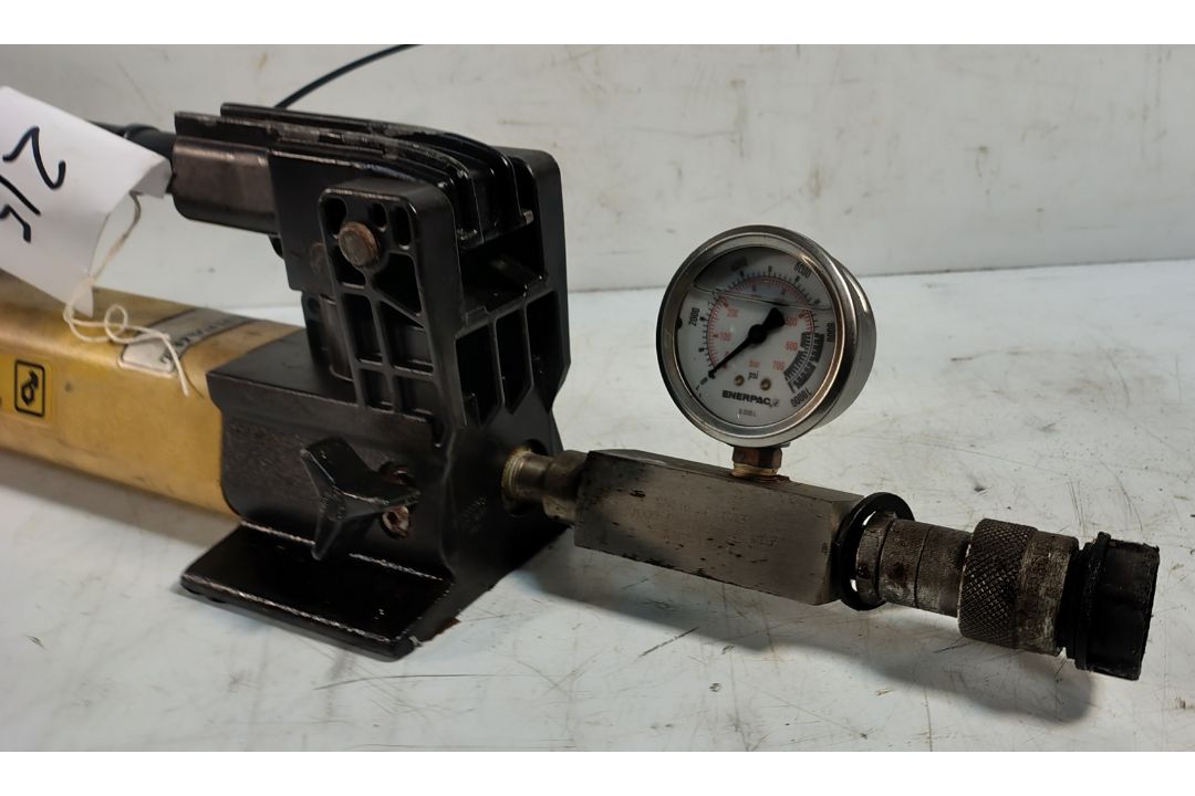 3x Enerpac P-392 700bar Two Speed Lightweight Hand Pumps - Image 10 of 12