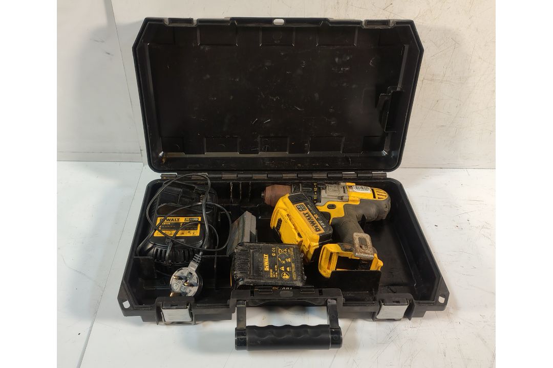 DEWALT DCD985M2 18V Battery Drill c/w 2 Batteries and Charger & BOSCH GBM23-2E 110V Rotary Drill - Image 10 of 11