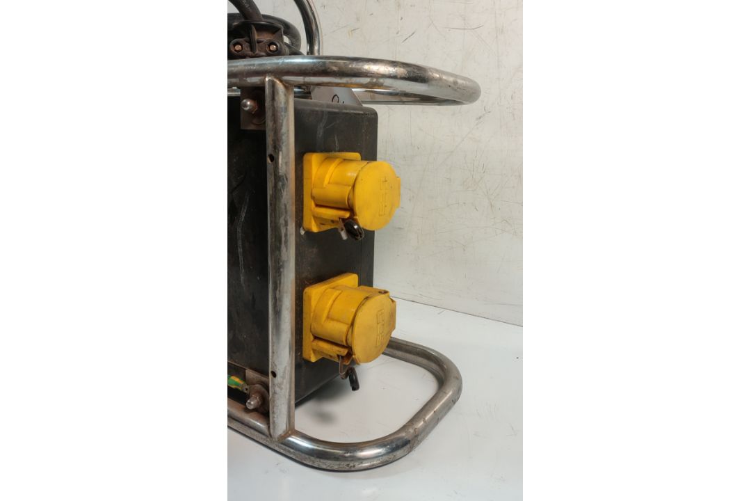 SA EQUIP PNSB110/15-4EX/STA 110V 4 WAY EX. Splitter Unit (STAHL) - Image 2 of 7