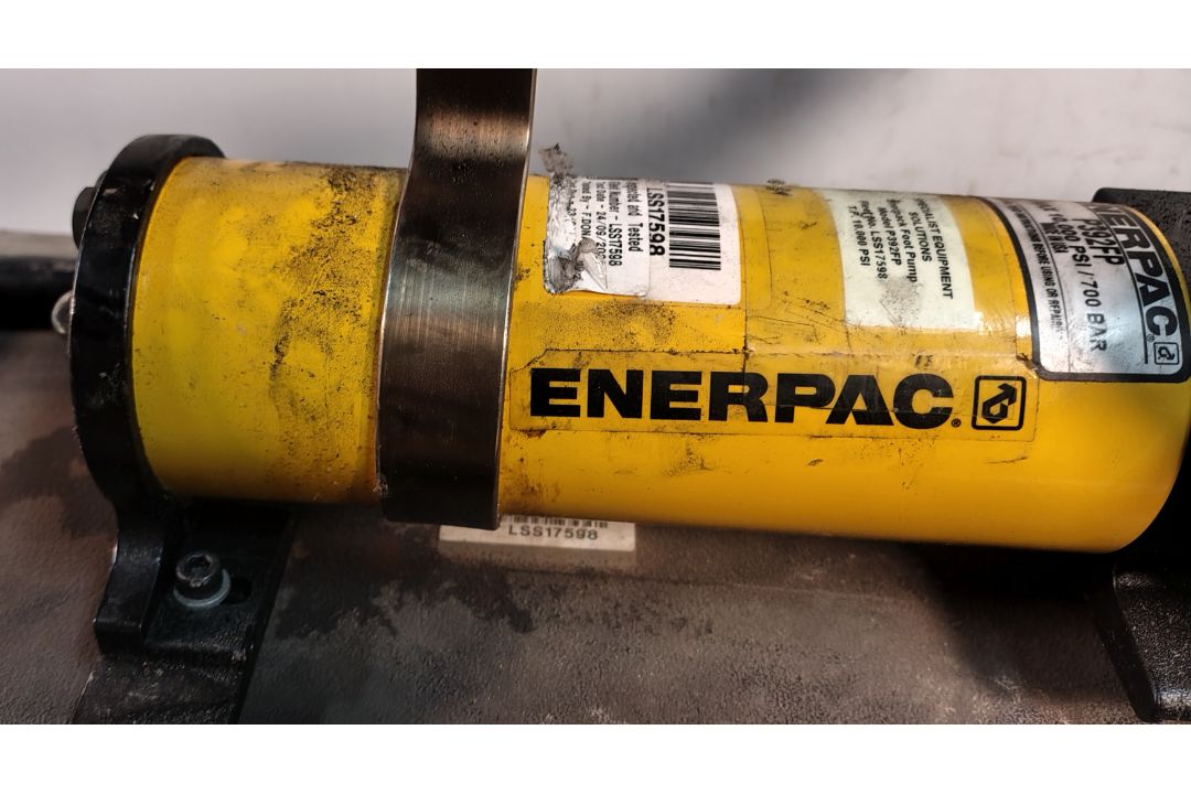 2x Enerpac P-392FP 700bar Two Speed Lightweight Foot Pumps - Image 8 of 9