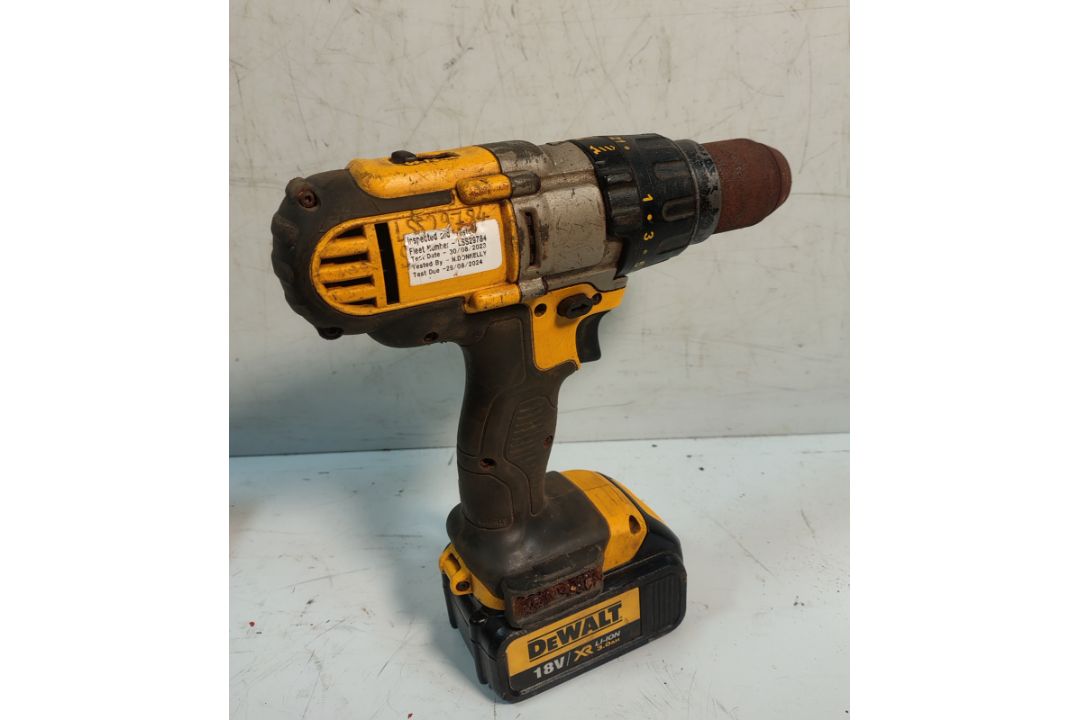 DEWALT DCD985M2 18V Battery Drill c/w 2 Batteries and Charger & BOSCH GBM23-2E 110V Rotary Drill - Image 7 of 11