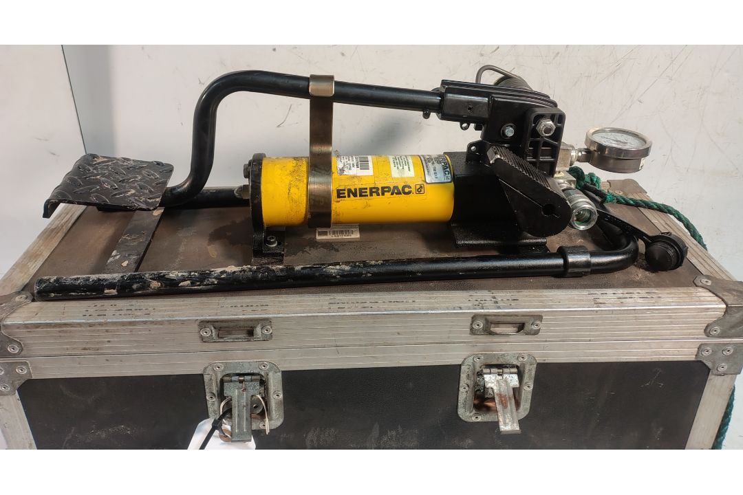 2x Enerpac P-392FP 700bar Two Speed Lightweight Foot Pumps - Image 5 of 9