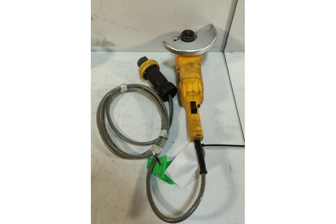 4x DEWALT DW840 110V 7" Angle Grinders & 2x MAKITA GA5021C 110V 5" Angle Grinders - Image 2 of 10