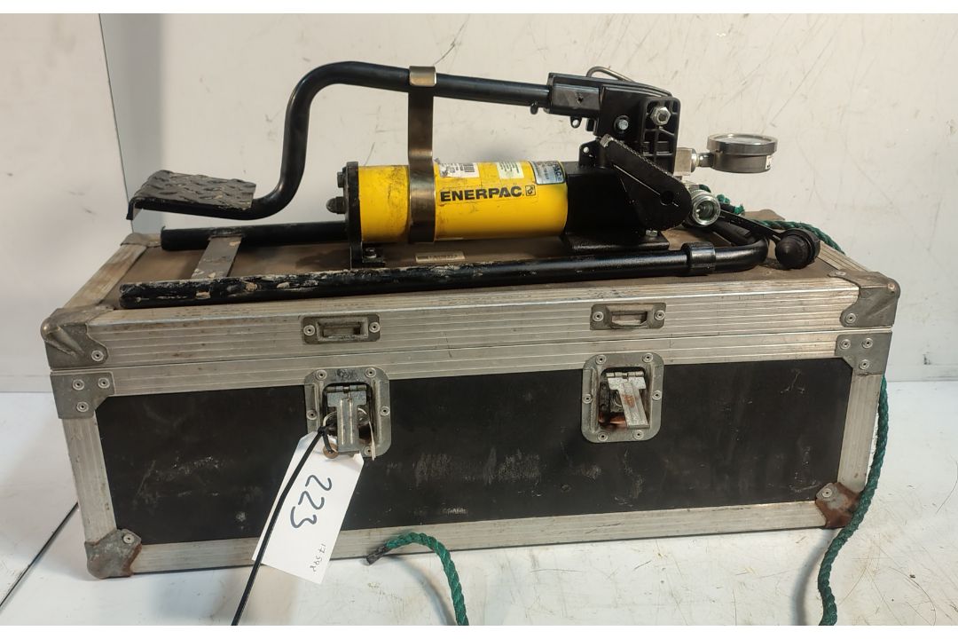 2x Enerpac P-392FP 700bar Two Speed Lightweight Foot Pumps - Image 4 of 9