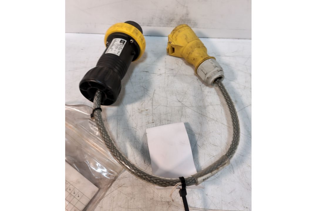 3x SES STAHL/Ceeform 110V 16A Stahl/Ceeform Cross Overs - Image 2 of 5