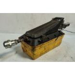 Enerpac PATG1102N 700Bar Single Speed Hydraulic Air Pump Foot Operated