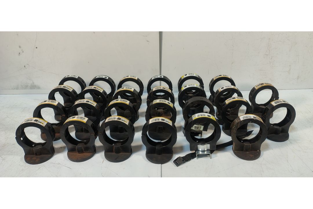 22x SA EQUIP ClicknFix 80 Slam Hornet Magnetic Brackets & 4x SA EQUIP SHF110 Scaffold Brackets - Image 1 of 9
