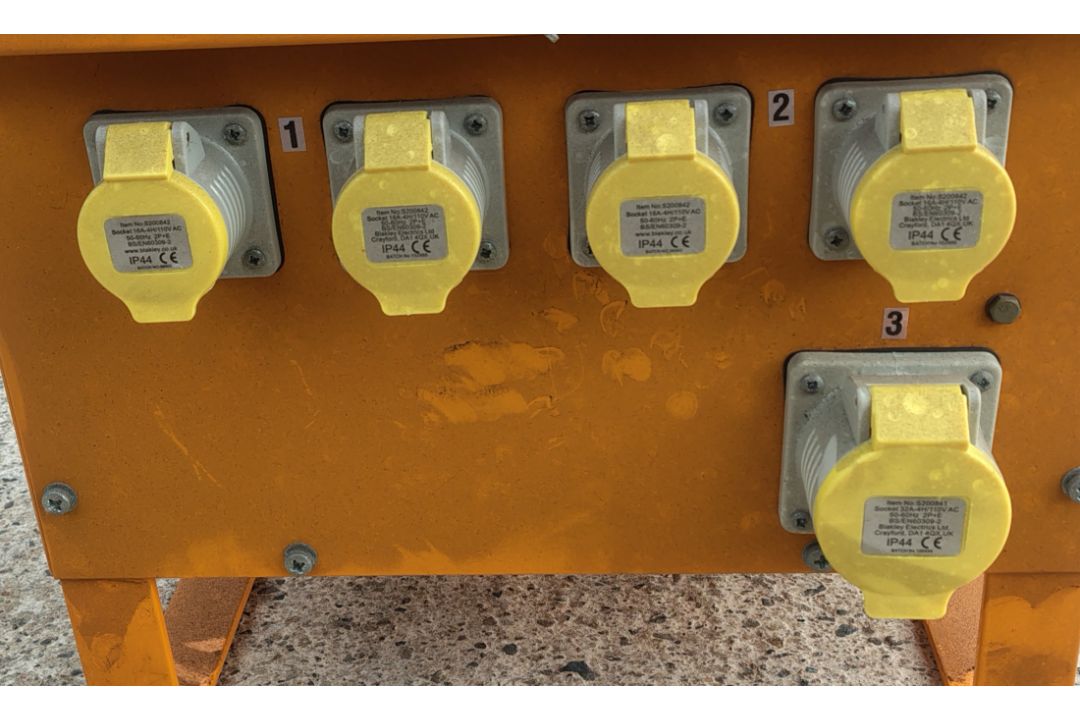 BLAKLEY TA/P/1/5/S5 230V-110V 5kVA Transformer - Image 2 of 7