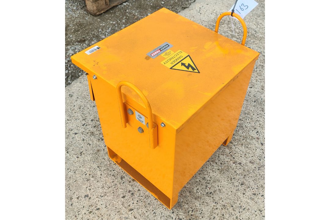 BLAKLEY TA/P/1/5/S5 230V-110V 5kVA Transformer - Image 7 of 7