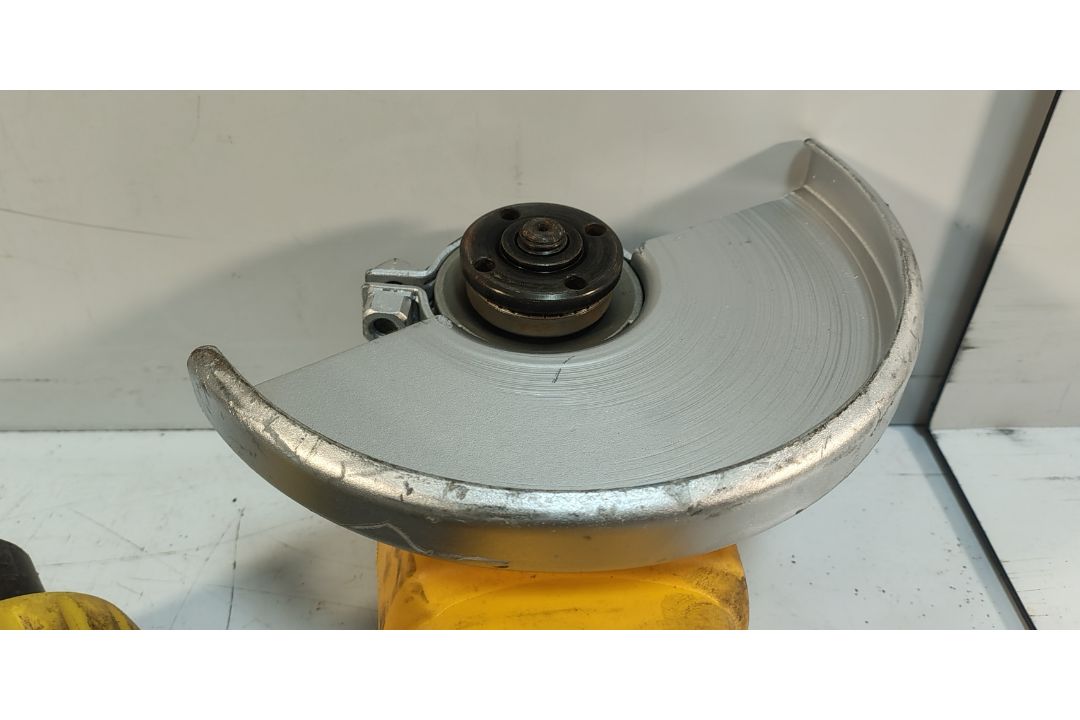 4x DEWALT DW840 110V 7" Angle Grinders & 2x MAKITA GA5021C 110V 5" Angle Grinders - Image 4 of 10