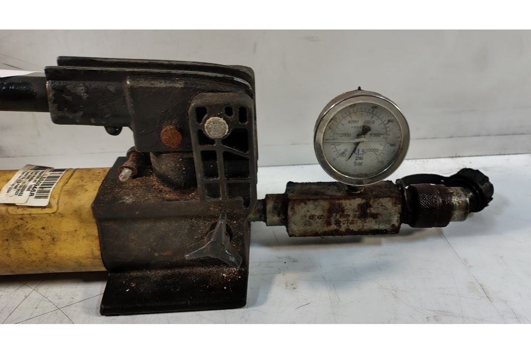 2x Enerpac P-392 700bar Two Speed Lightweight Hand Pumps - Image 2 of 7