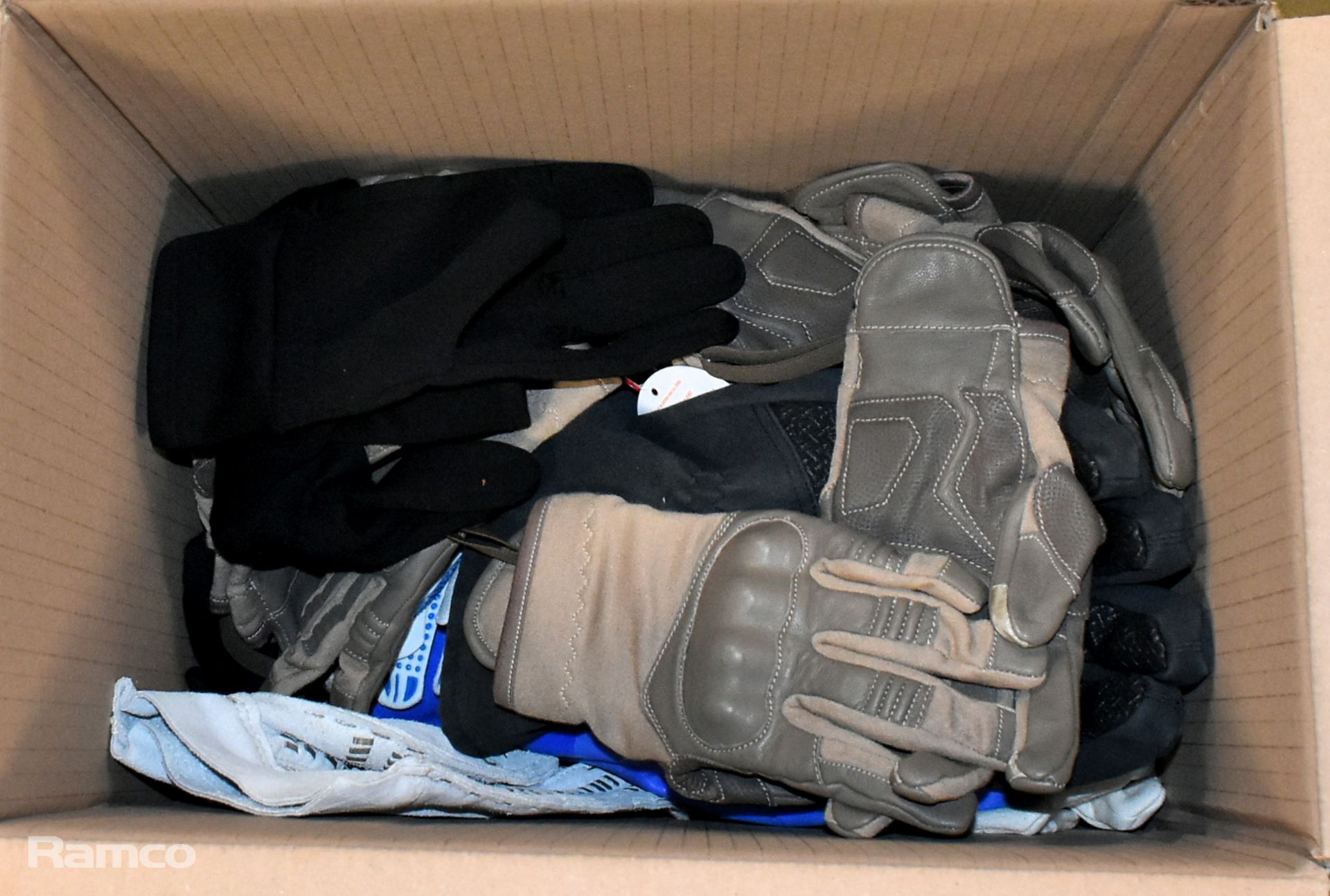 18x Box of mixed gloves to include - Hi-vis, Waterproof, Heavy duty, Latex and Industrial gloves - Image 9 of 9