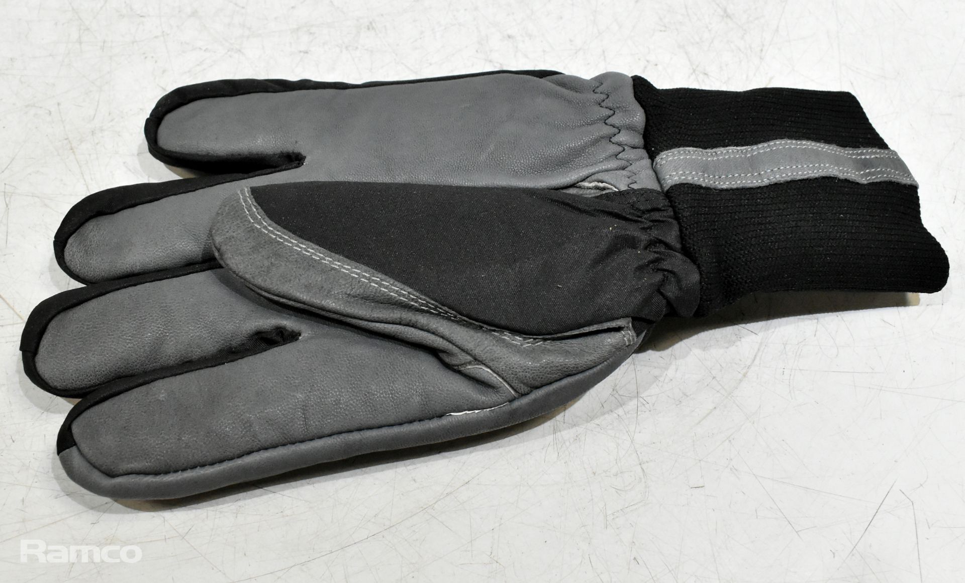 18x Box of mixed gloves to include - Hi-vis, Waterproof, Heavy duty, Latex and Industrial gloves - Image 7 of 9