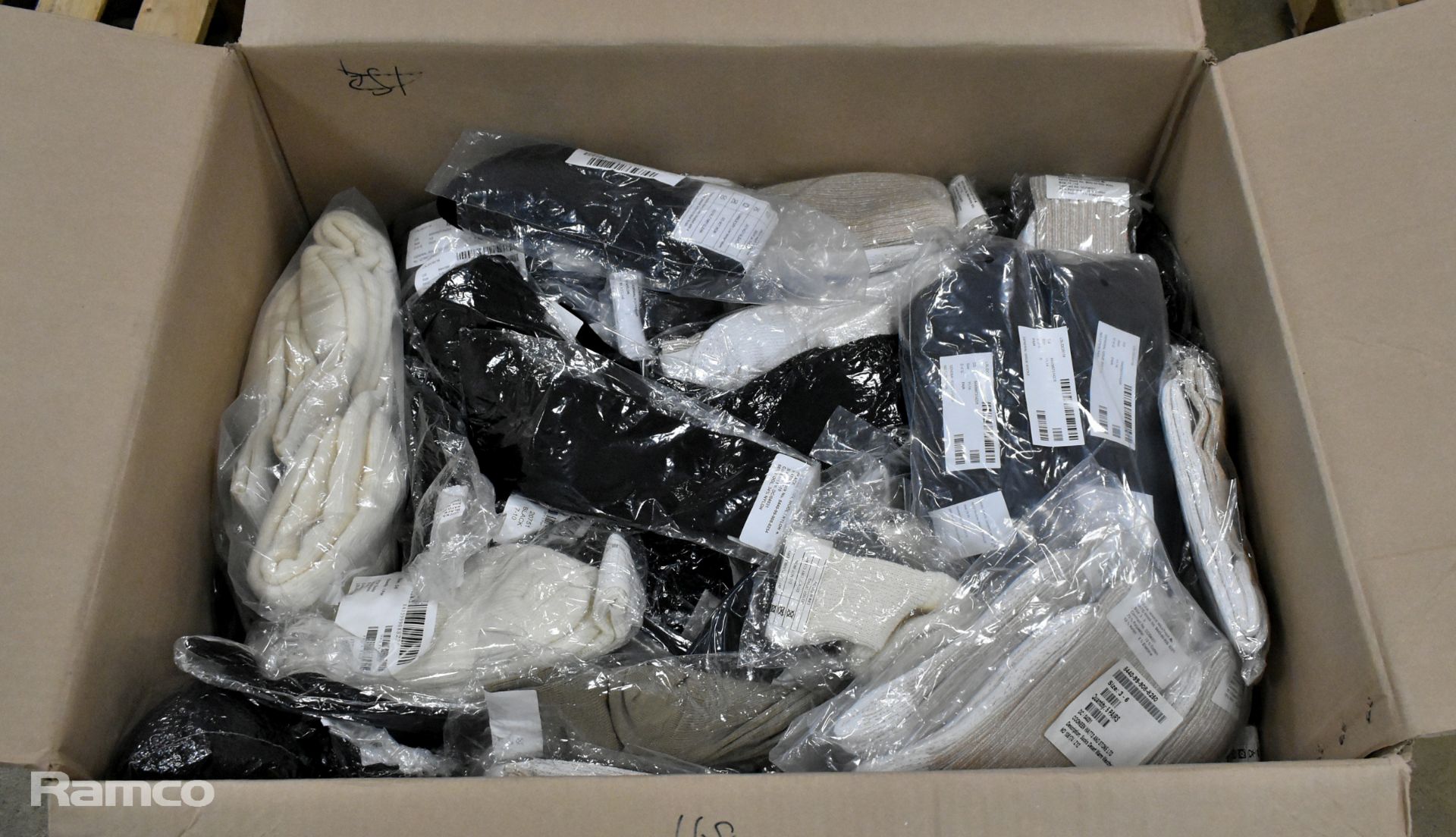 168x pairs of Various socks - mixed - Image 11 of 11