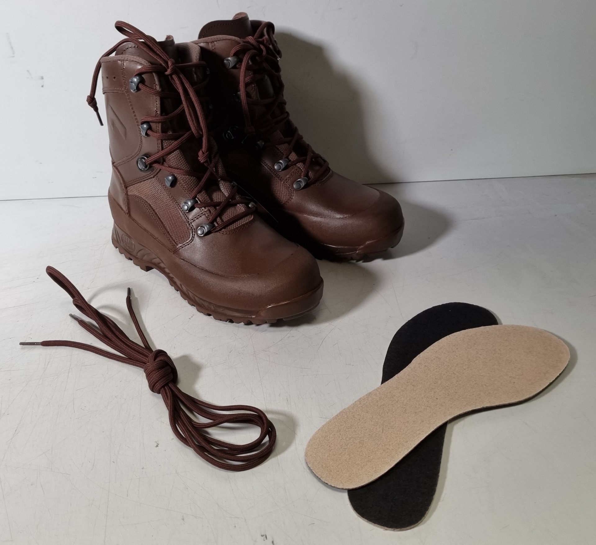 Various boots and trainers - see description for details - Image 37 of 41