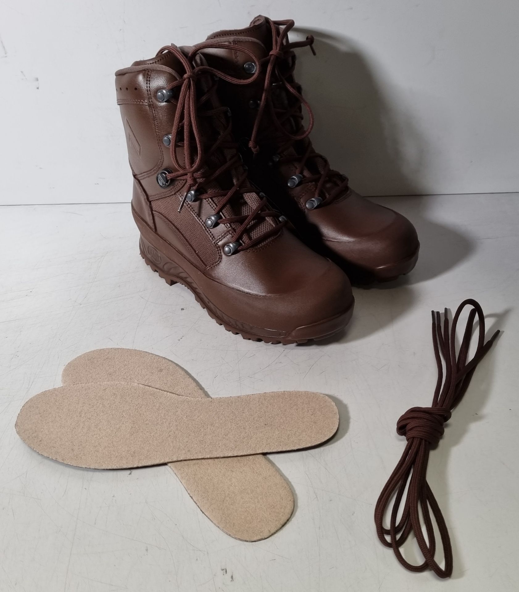 Various boots and trainers - see description for details - Image 30 of 41