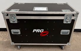 4x Clay Paky Volero Wave in flight case with omega brackets. 150kg, 122 x 60 x 88 cm