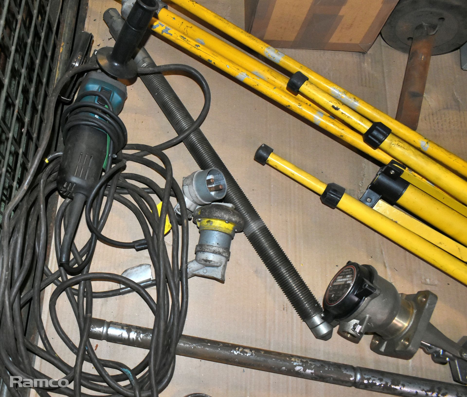 Workshop equipment and consumables - tripods, ratchets, corded angle grinder, gauges - Image 2 of 10