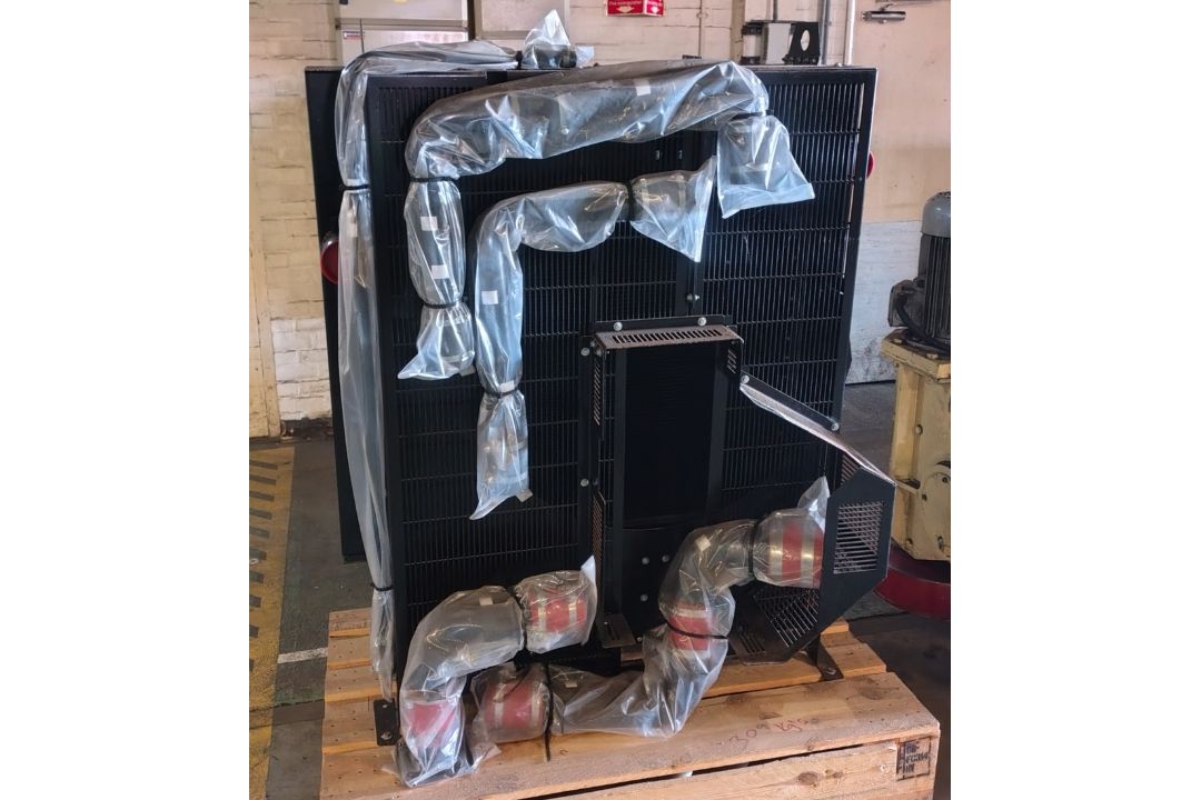 Large black industrial radiator with hoses - W 1230 x D 690 x H 1550mm - Image 3 of 7
