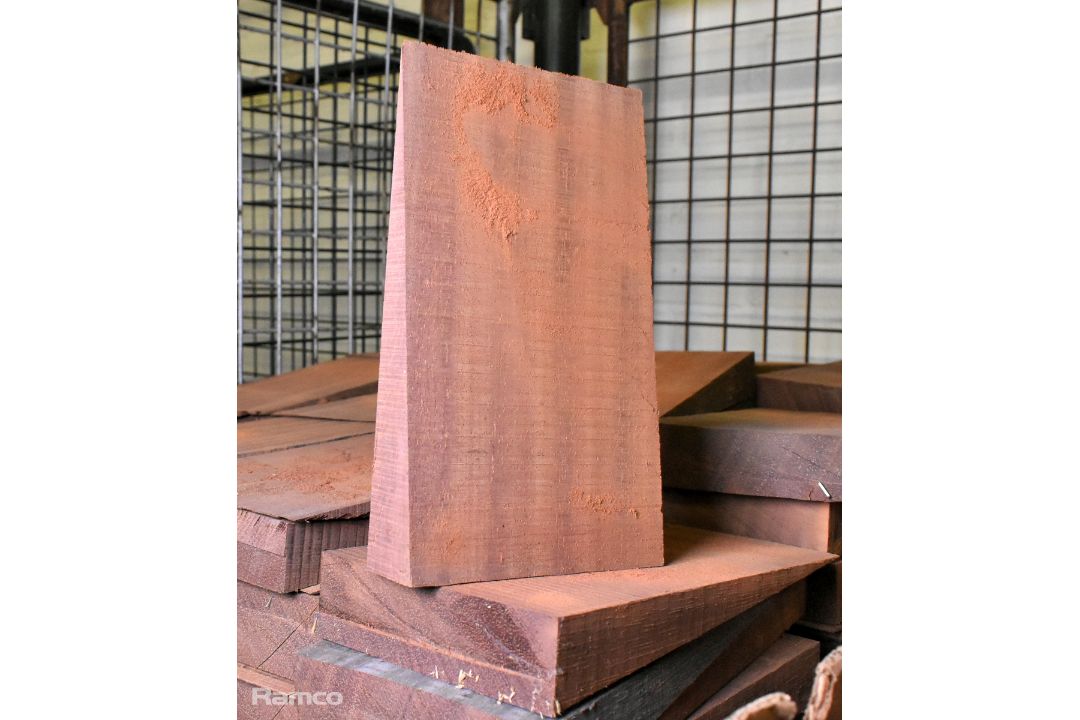 Softwood small tapered round plug and 2 sizes hardwood wedges - Image 3 of 7