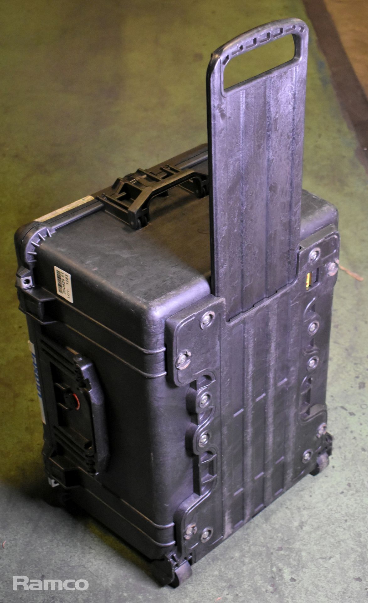 Drager X-Dock 6300 gas monitor tester with 3x regulators, PSU unit, manual and black peli case - Image 8 of 8
