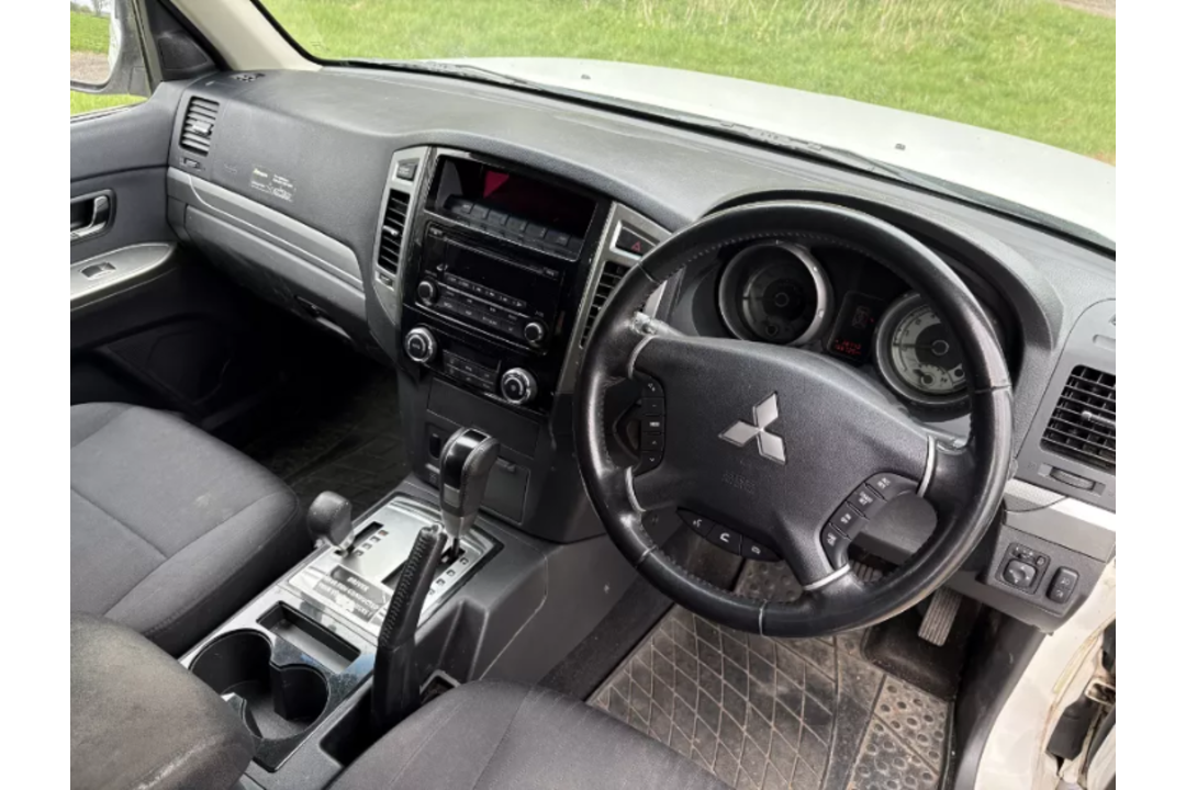 Mitsubishi Shogun 4 Work SG2 DI-D LWB – FMZ4120 (NI) – 2016 – 156480 miles – white - see desc. - Image 13 of 14
