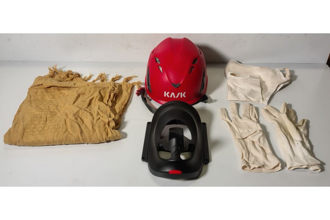 Various types of ex-military hardware and accessories - 124kg – may require repair / be incomplete - Image 1 of 25