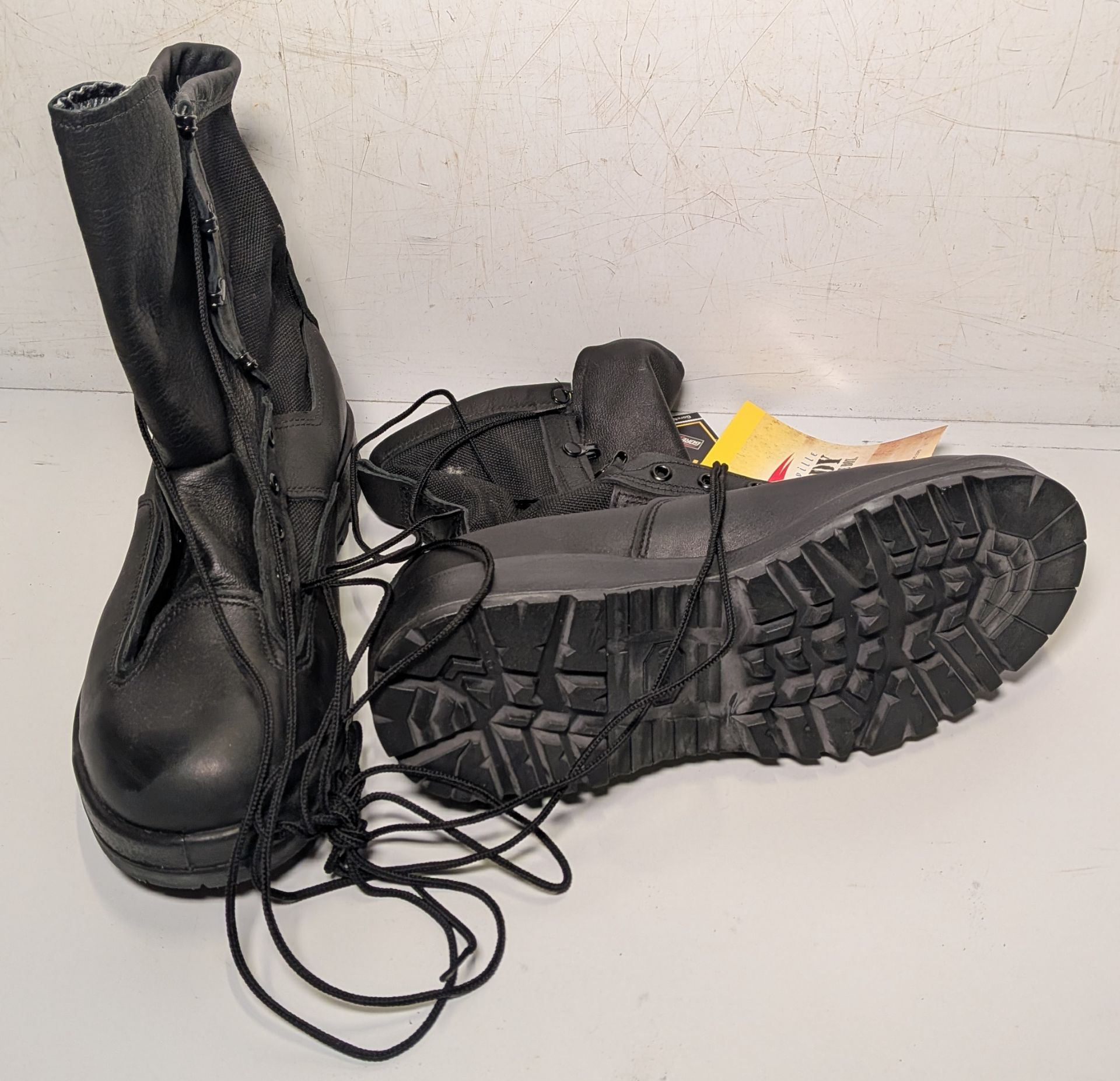 50x pairs of grade 1 various combat boots - may include - Magnum, YDS, Haix - mixed sizes - Image 6 of 14
