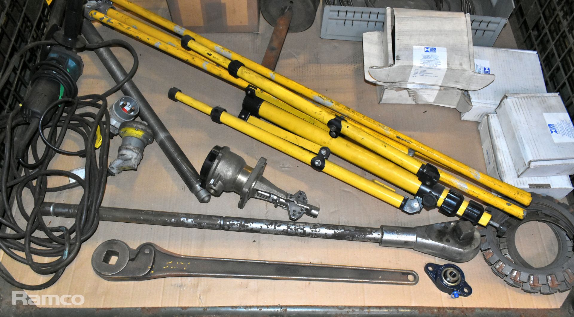 Workshop equipment and consumables - tripods, ratchets, corded angle grinder, gauges - Image 3 of 10