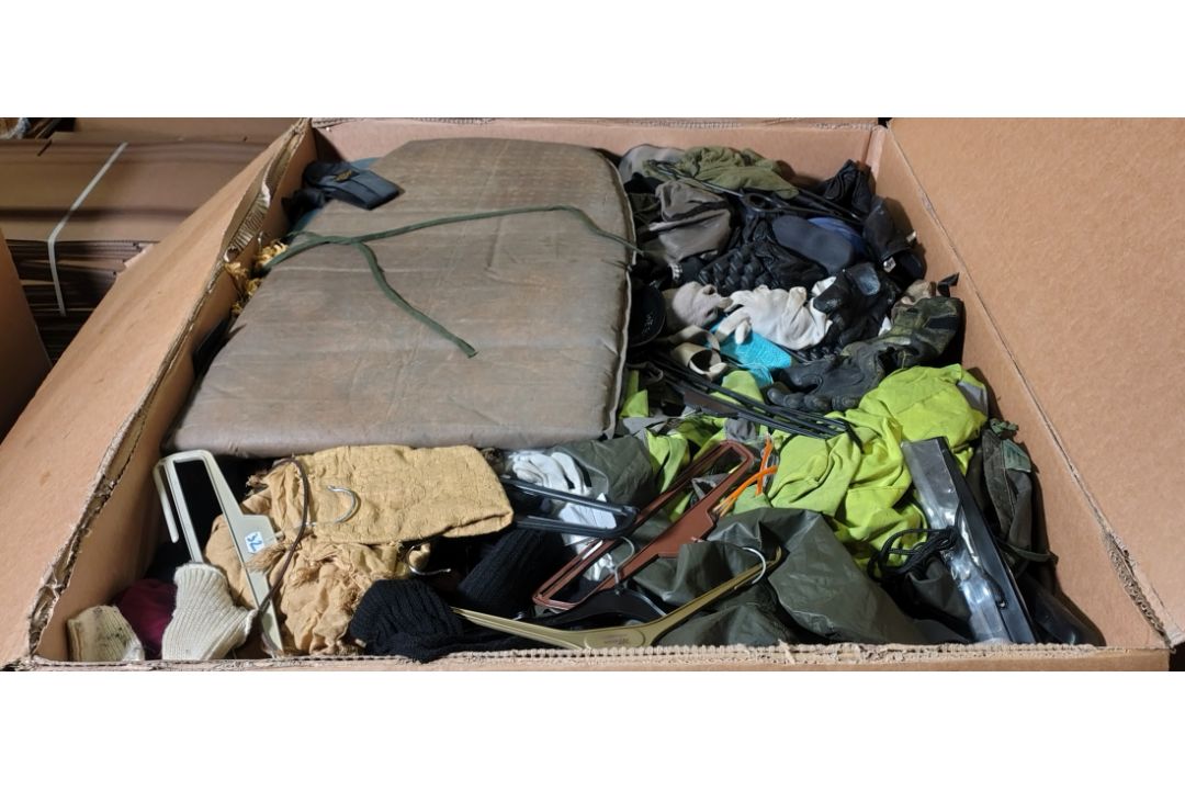 Various types of ex-military hardware and accessories - 141kg – may require repair / be incomplete - Image 15 of 16